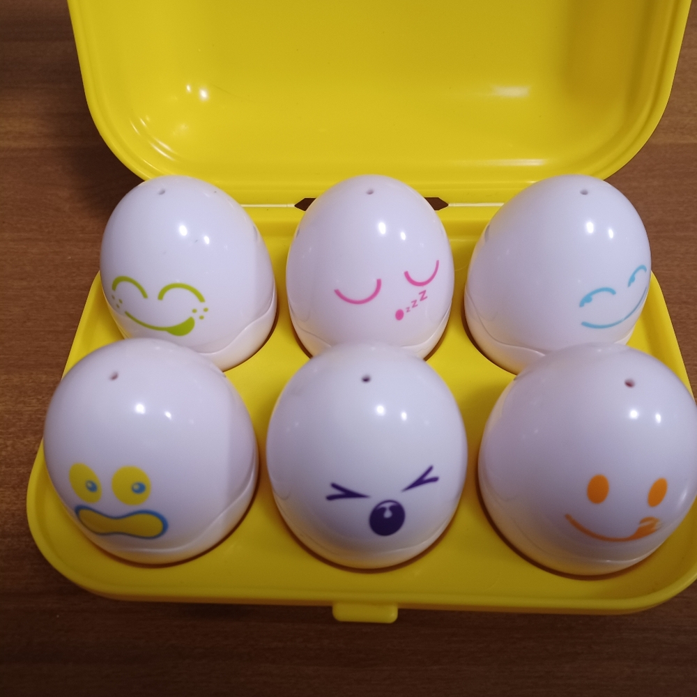 Vintage 90s Tomy Egg Shape Sorter Toy Hide & Squeak Toddler Educational